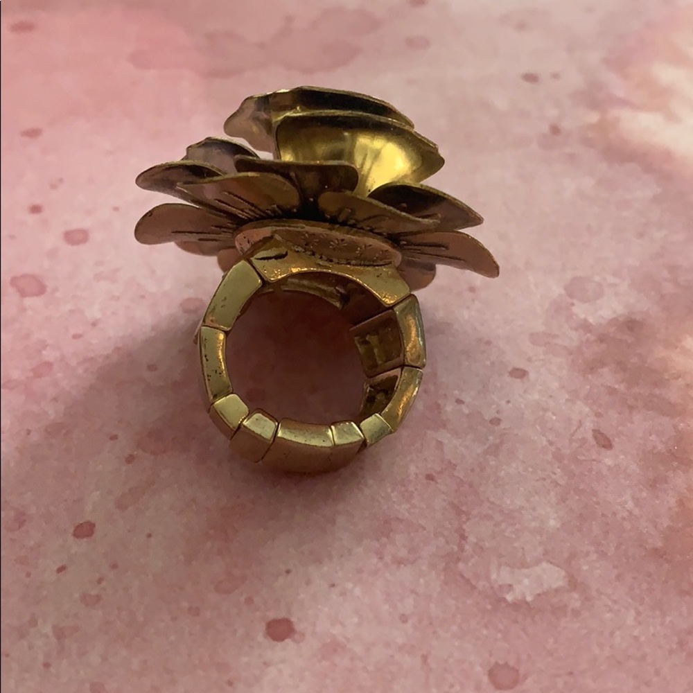 Large Flower Ring - Picture 3 of 4